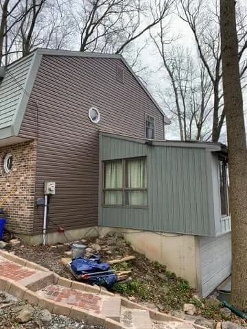 Dutch-Lap-and-Board-and-Batten-Vinyl-Siding-Installation-in-Bethleham-PA