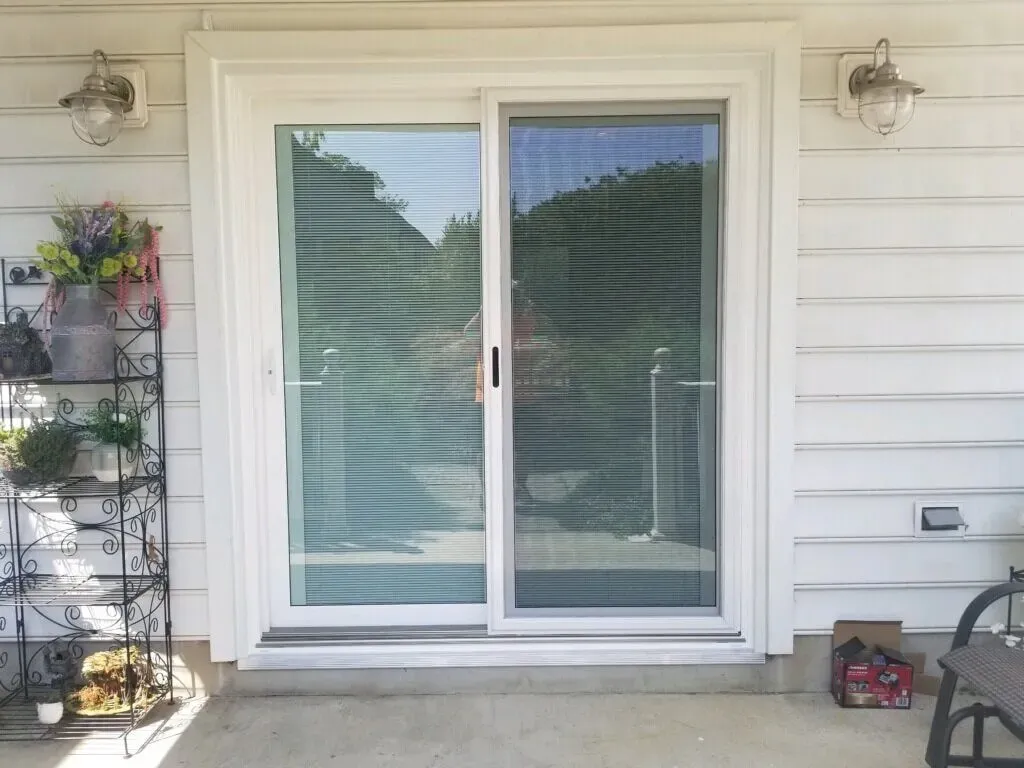 Sliding-Glass-door-with-built-in-blinds-in-the-glass-panes